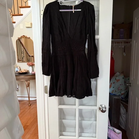 Free People Black Lace-Waist V-Neck Mini Dress The delightful size 8 - Picture 2 of 3